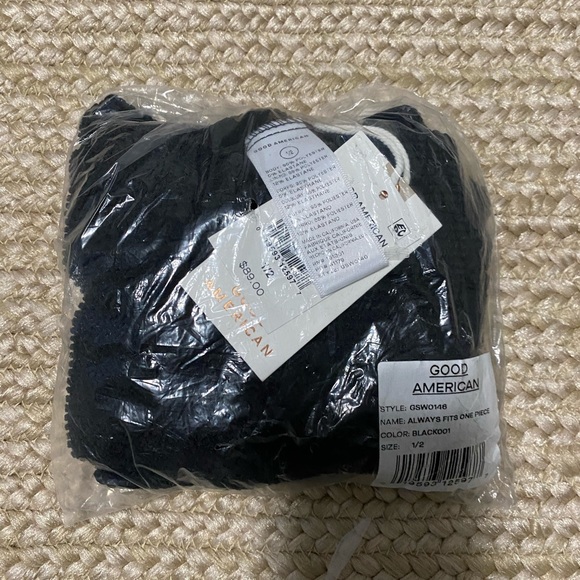 Good American Always fits one Piece - Picture 10 of 11